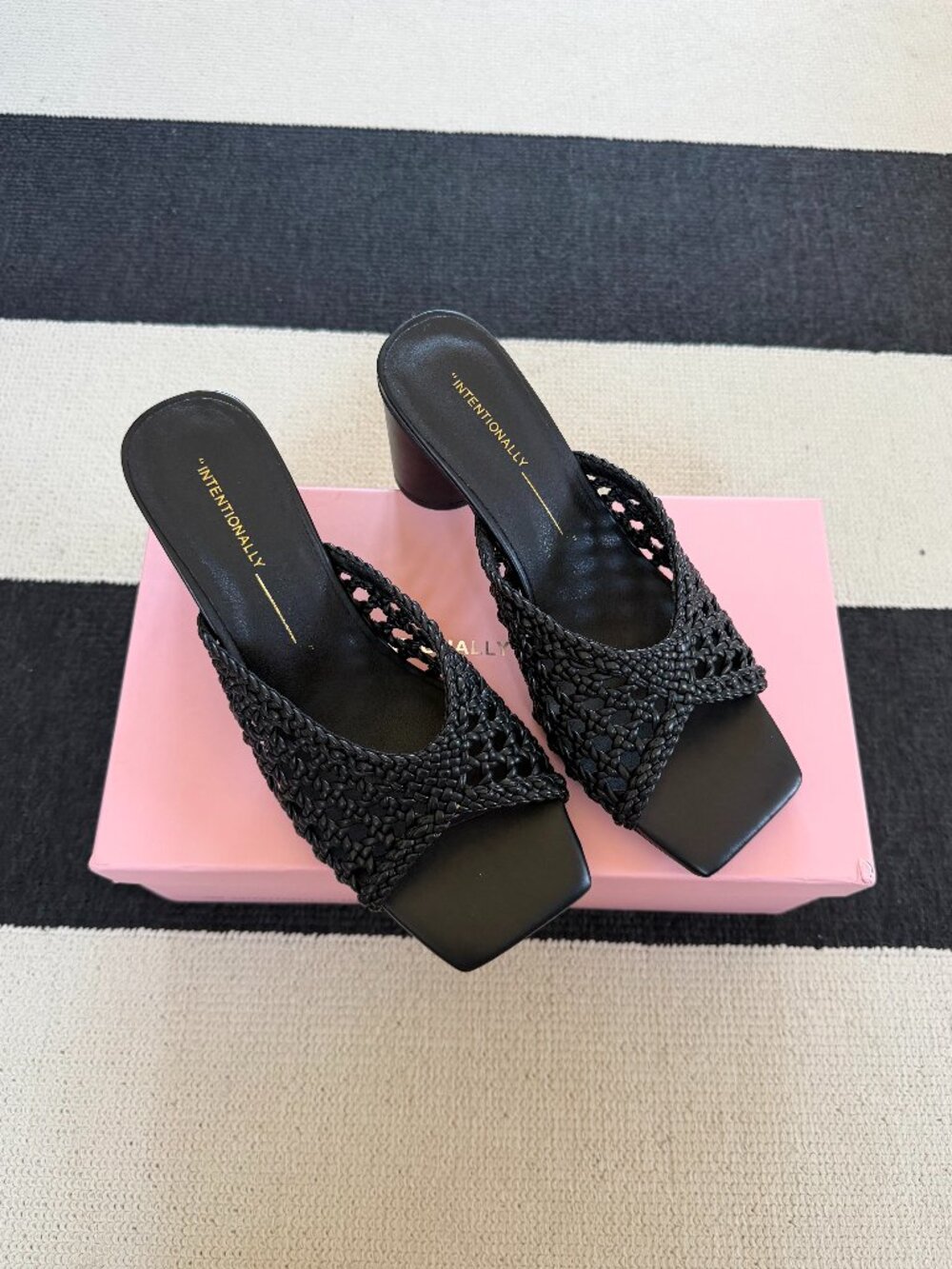Intentionally Blank Cassandra Woven Heeled Mule Black Vegan NWB Size 7